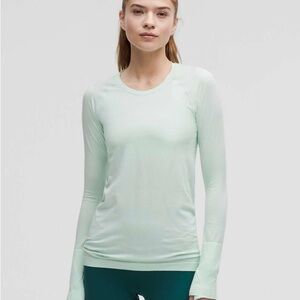 Woman’s Lululemon Swiftly long sleeve size 2